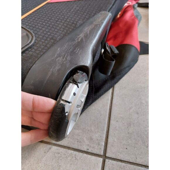 SWISS GEAR SIERRE II LIGHTWEIGHT ROLLING DUFFLE ROLLER LUGGAGE SPORT TRAVEL BAG - Picture 6 of 16